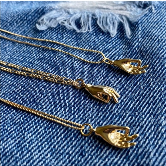 22K Gold Om Hand Necklace - Picture 11 of 11